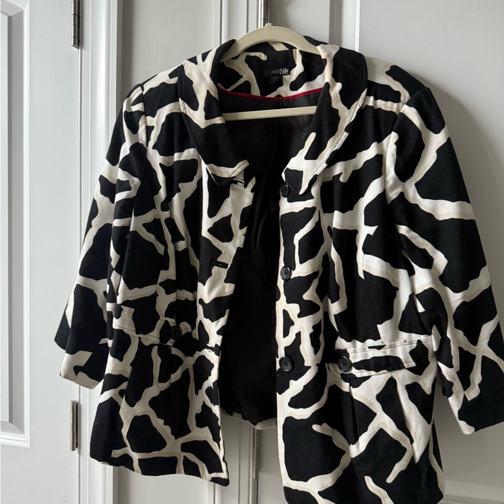 Chic Black and White Patterned Blazer